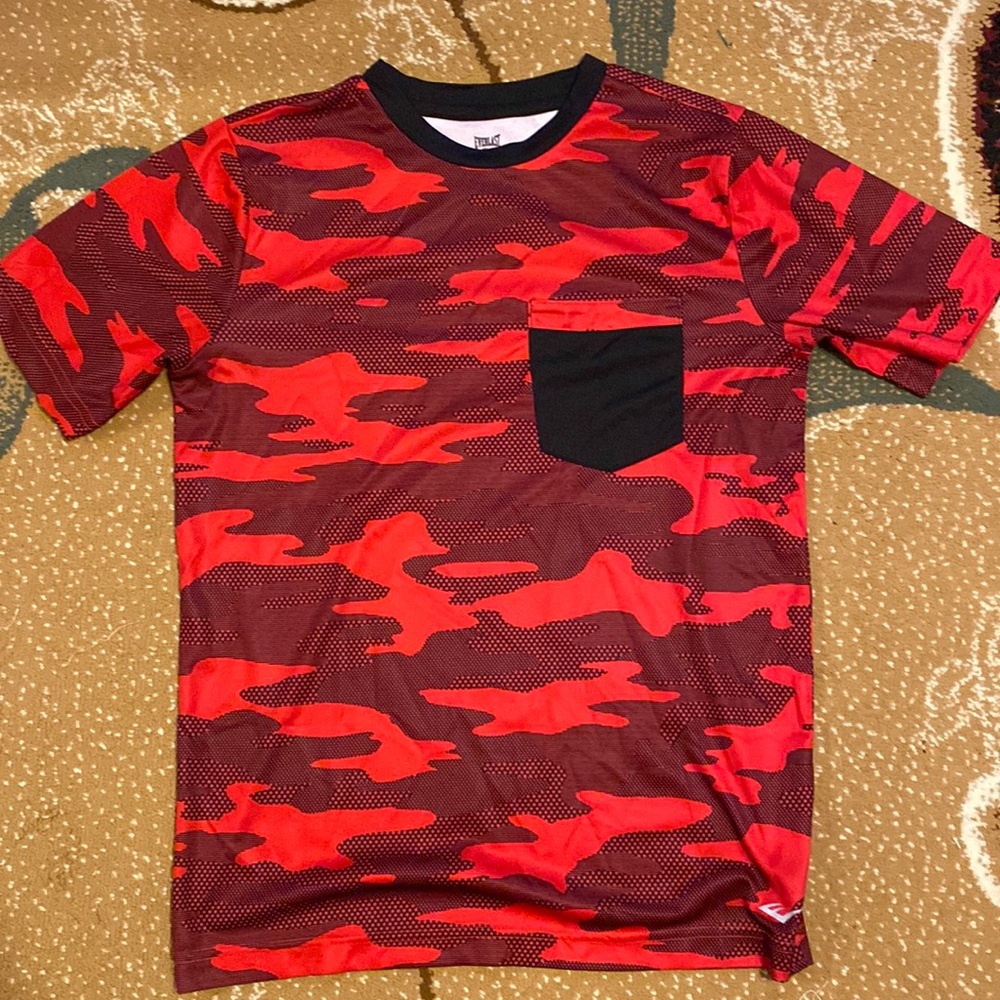 Red/black Everlast t-shirt